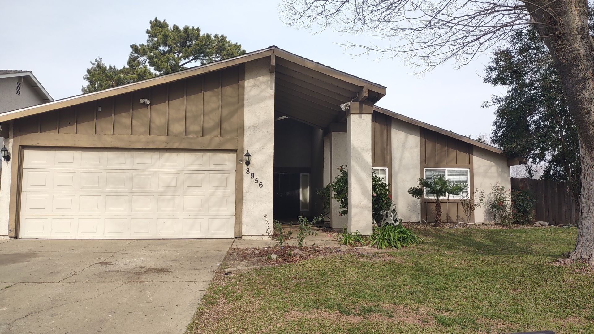 Sacramento House: 8956 Red Leaf Way