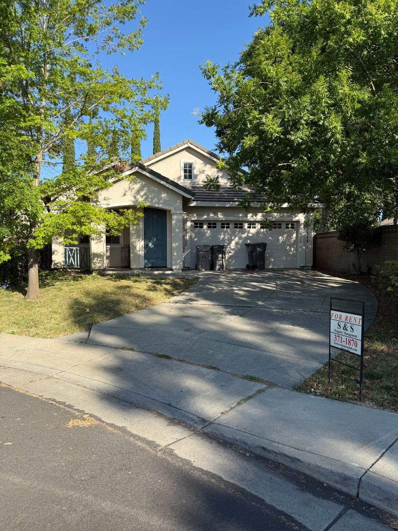 West Sacramento House: 3118 Midway Island Street