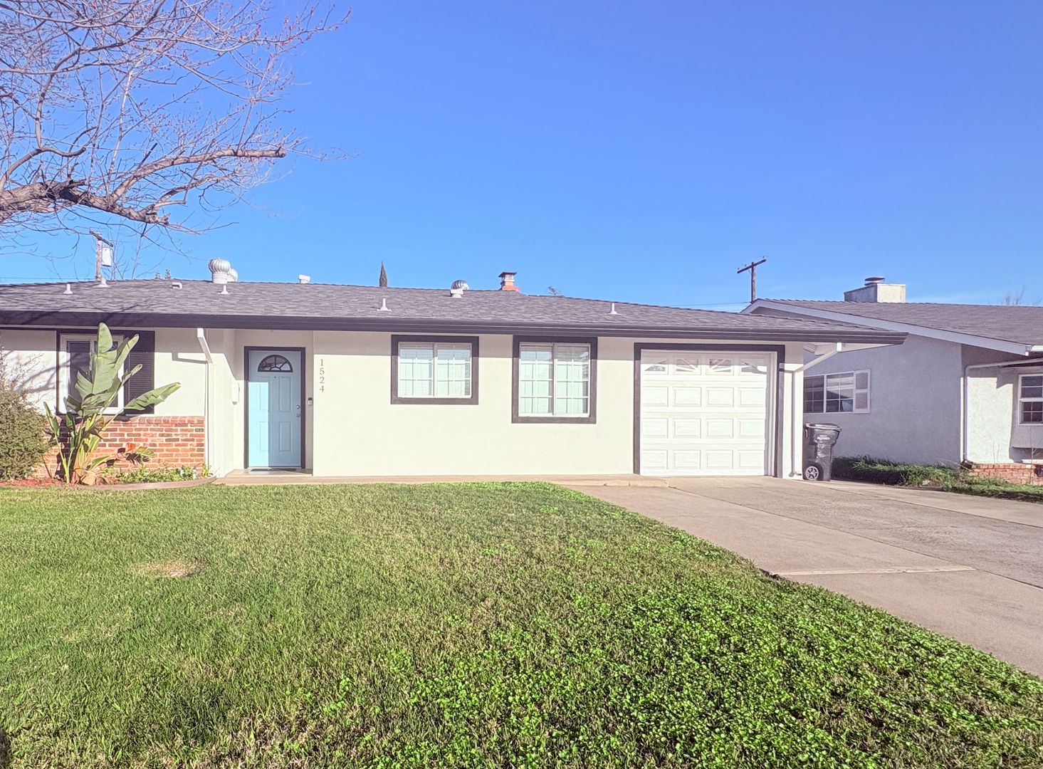 Sacramento House: 1524 Gladstone Drive