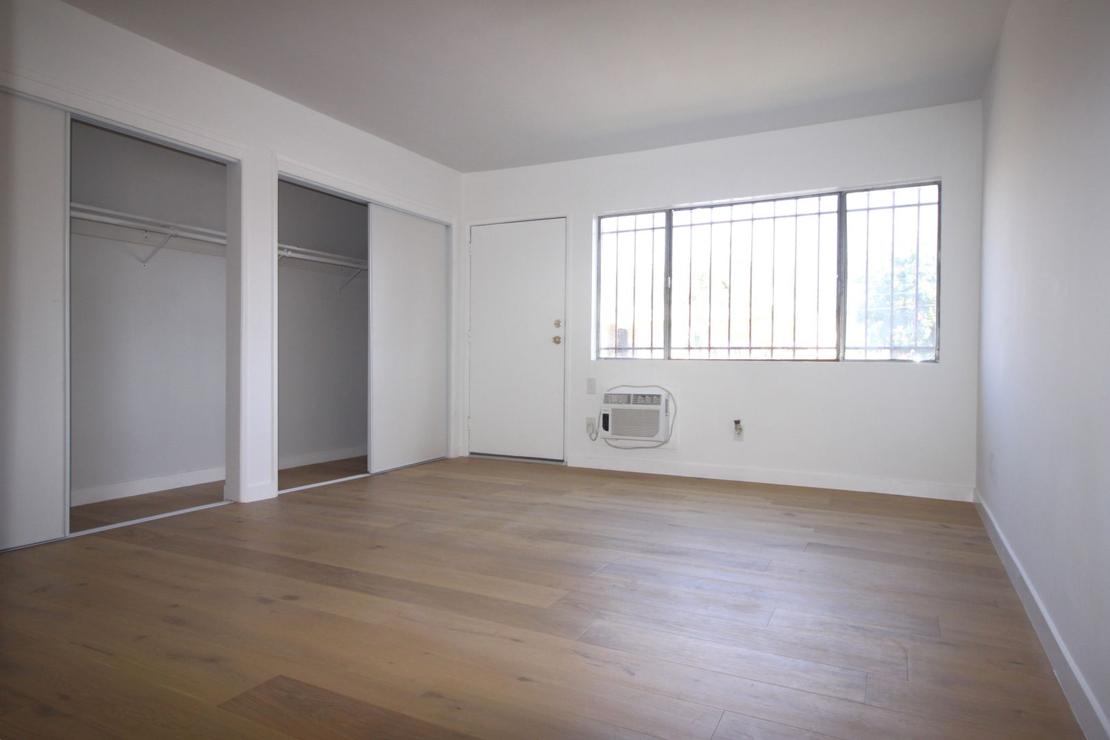 VAN  NUYS Apartment: 7121 WOODMAN AVE.