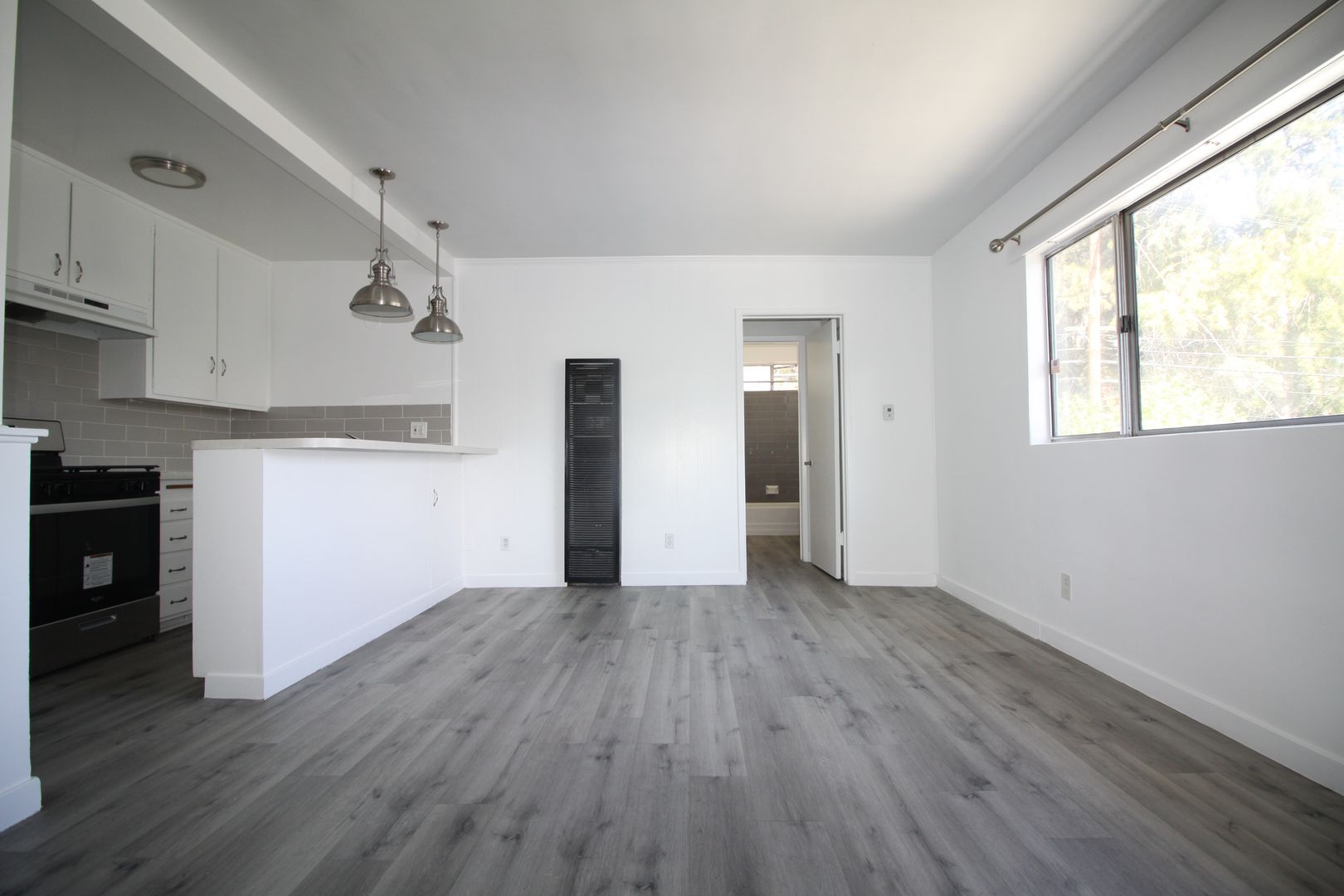 Van Nuys Apartment: 14629 Gilmore St.