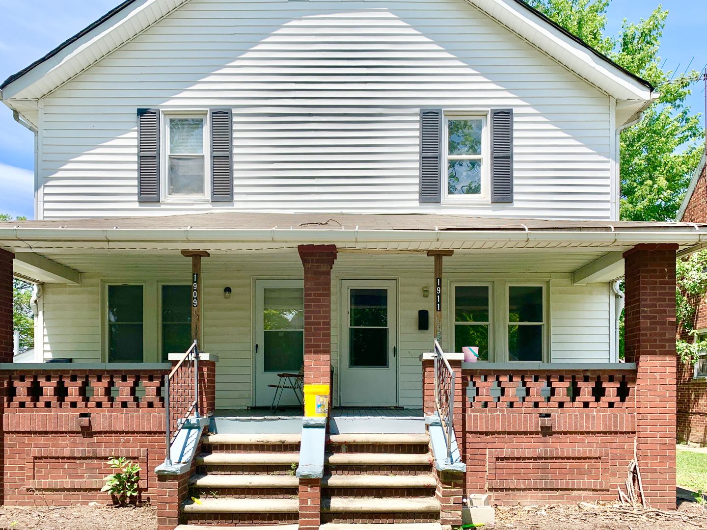 Lorain Apartment: 1909 - 1911 E 34th St