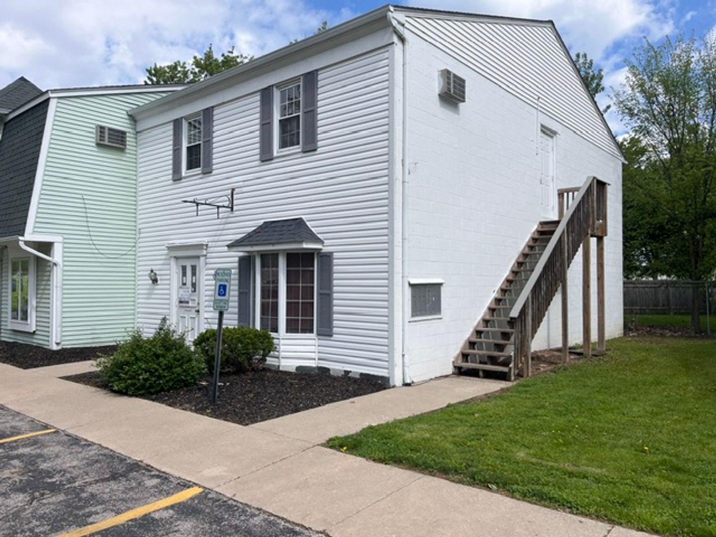 Lorain Apartment: 4461 Oberlin Avenue - Concord Station