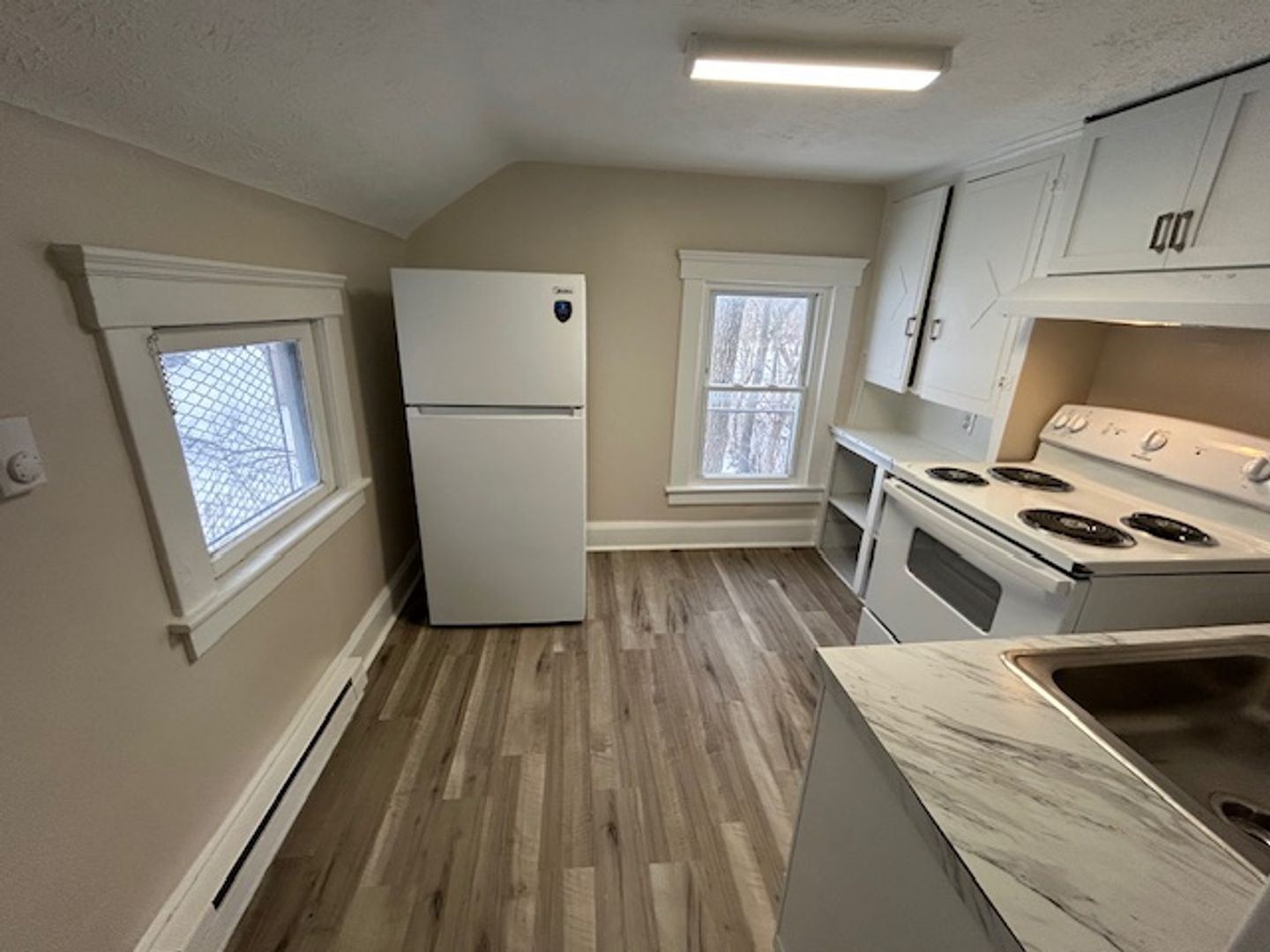 Elyria Apartment: 518 Lake Ave