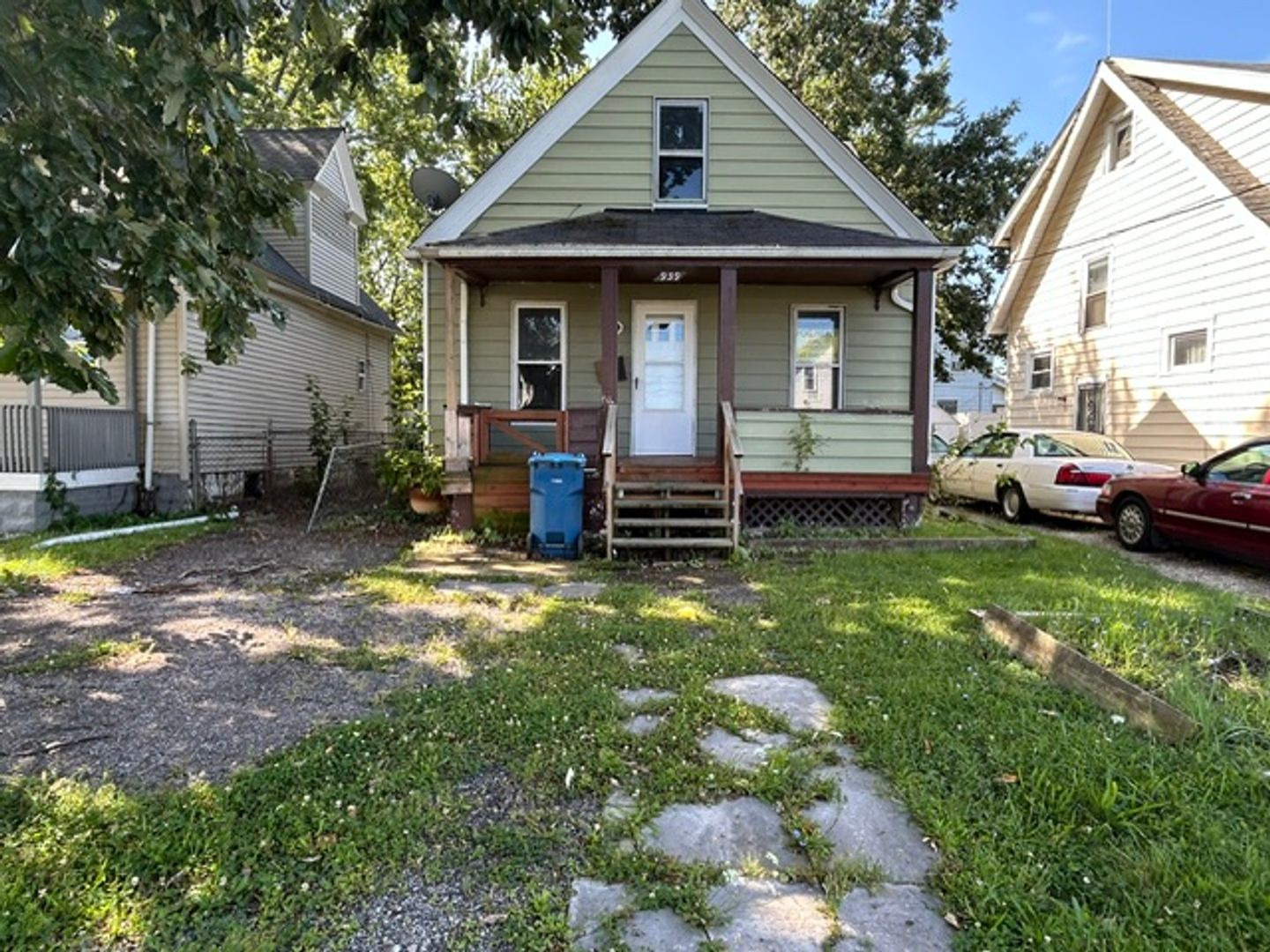 Lorain House: 939 W 22nd Street