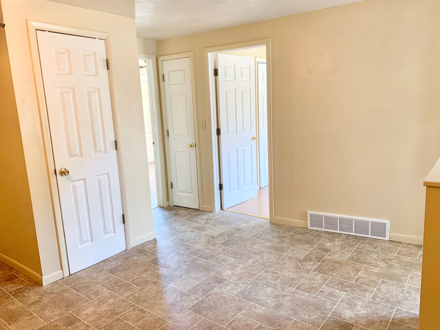 Oberlin Apartment: 215 W Lorain St