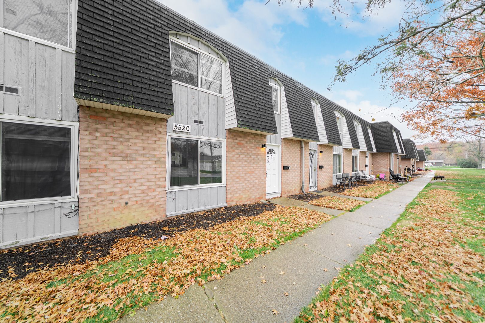Lorain Apartment: 5520 Beavercrest Dr