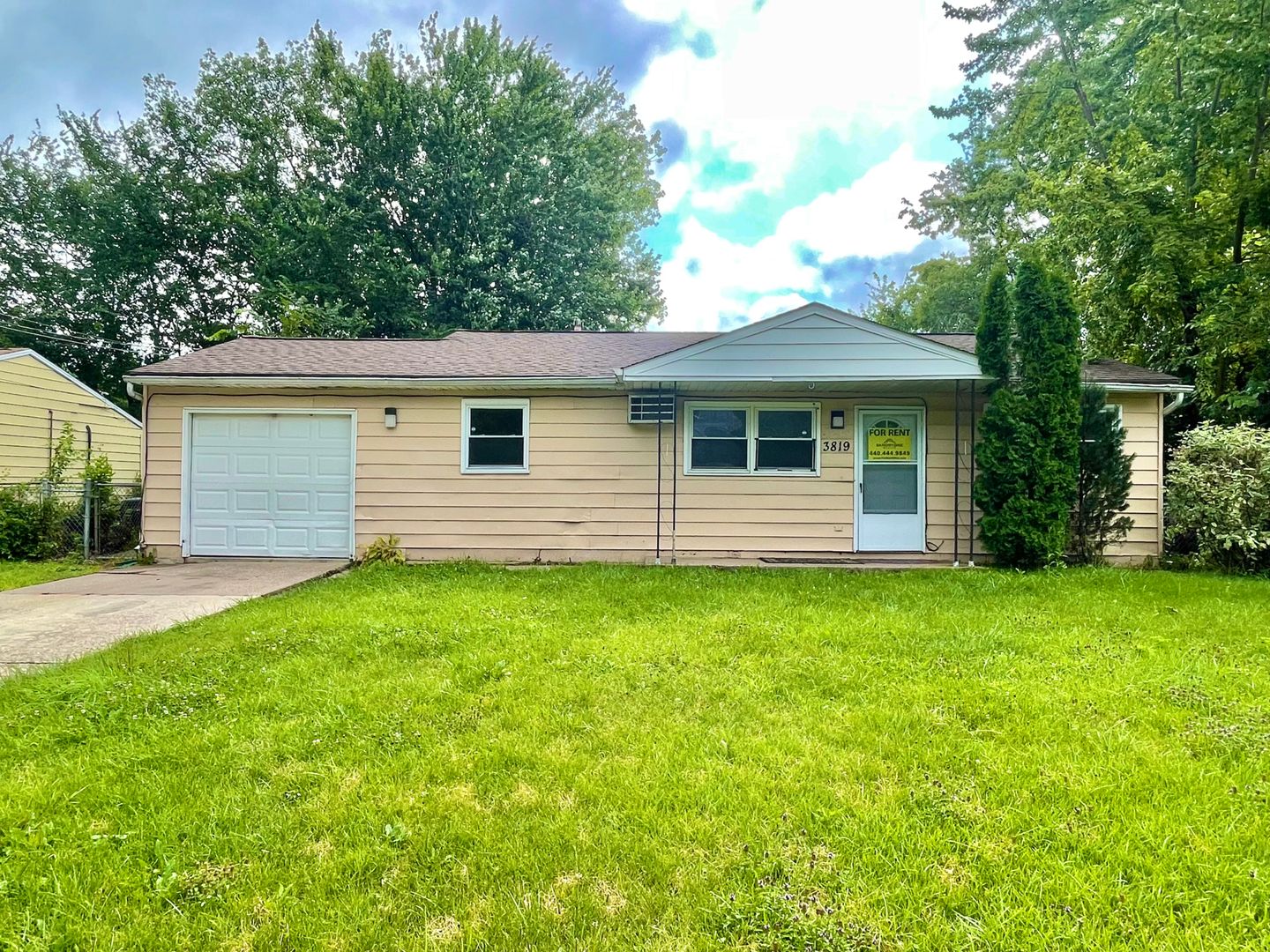 Lorain House: 3819 Clifton