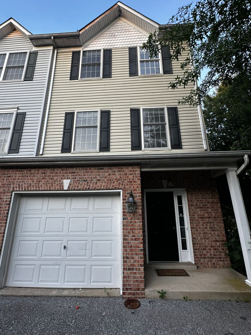 Hockessin Townhome: 131 Pumpkin Patch Lane