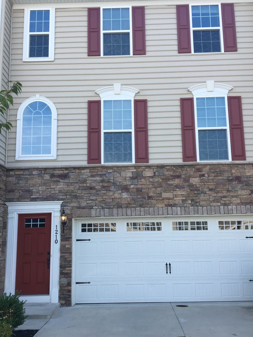 Large, Luxury, Garage Townhome in Hockessin, Delaware