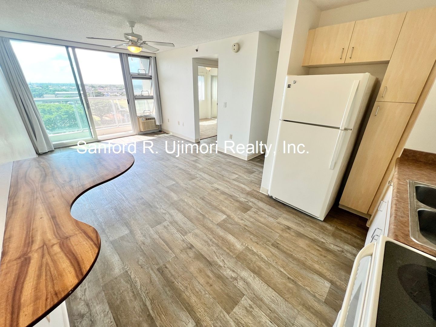 Waipahu Apartment: 94-302 Paiwa Street #805