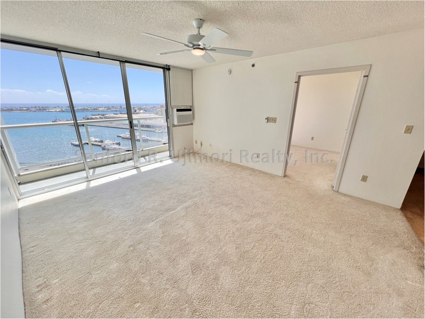 Honolulu Apartment: 215 North King Street #1905