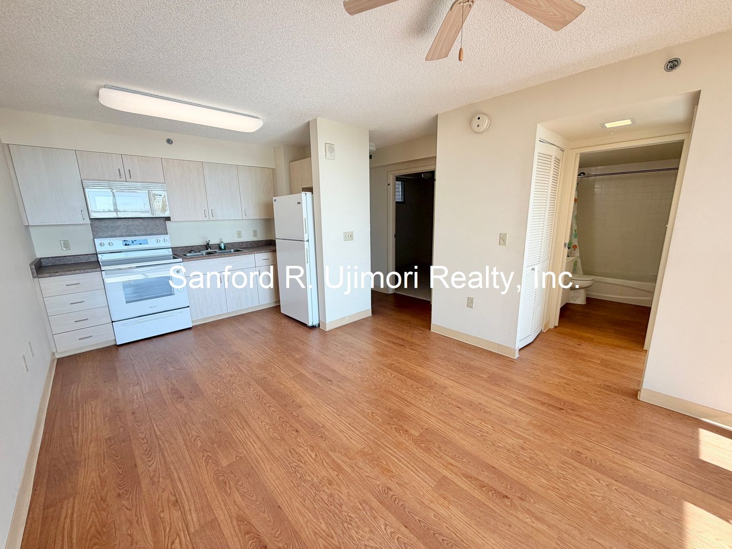 Waipahu Apartment: 94-302 Paiwa Street #1207