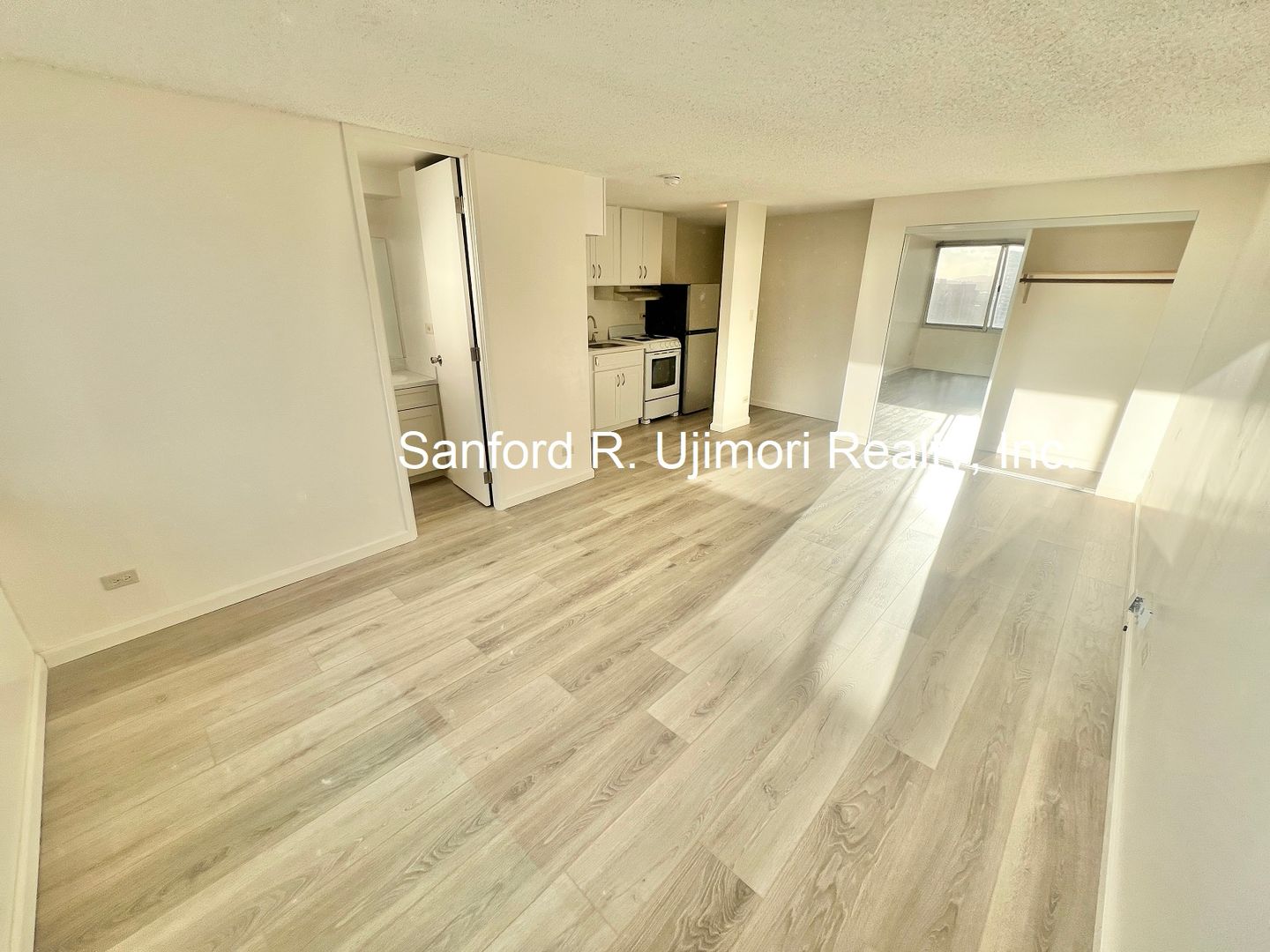 Aiea Apartment: 98-288 Kaonohi Street #1204