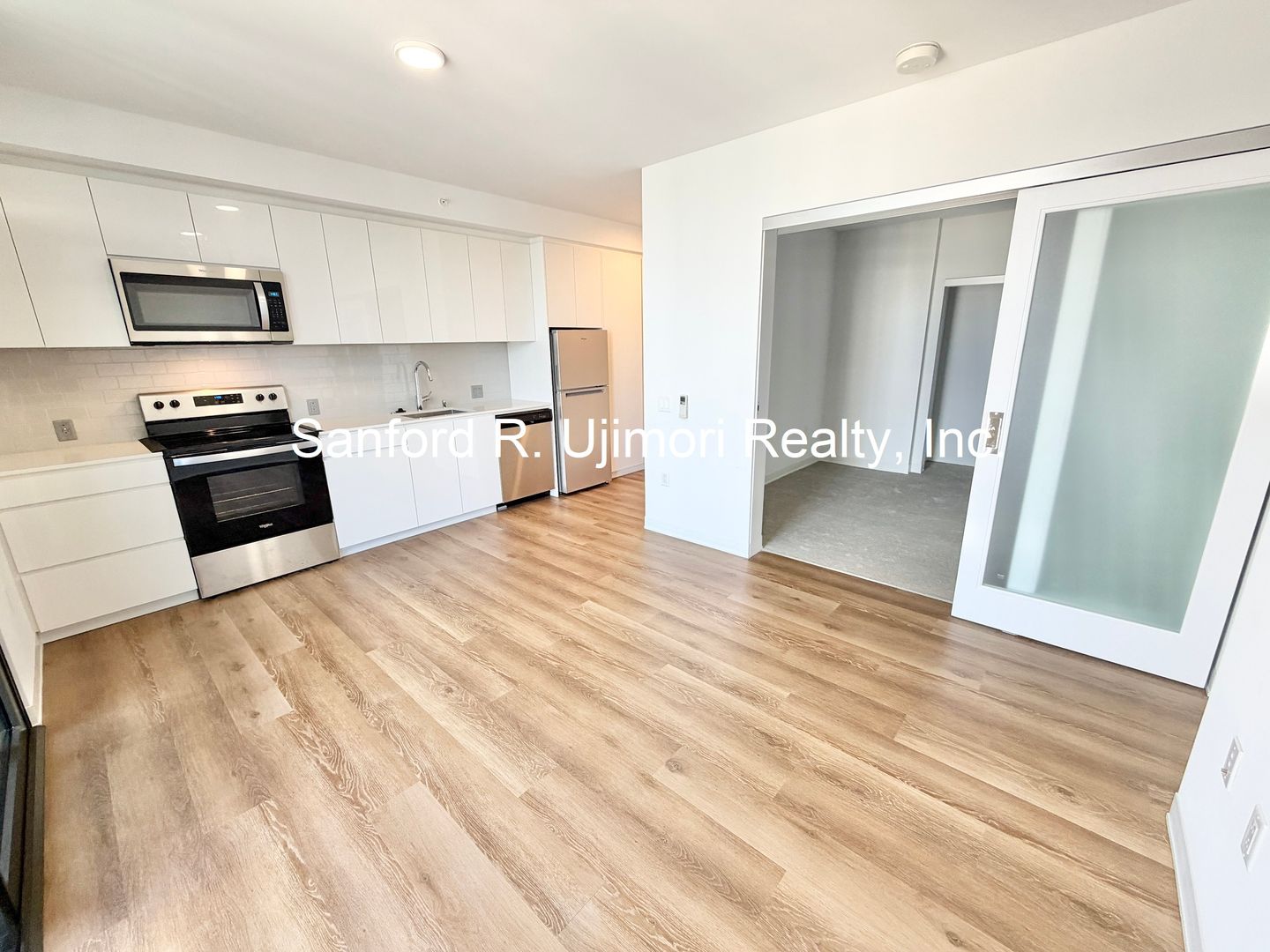 Honolulu Apartment: 987 Queen Street #2811