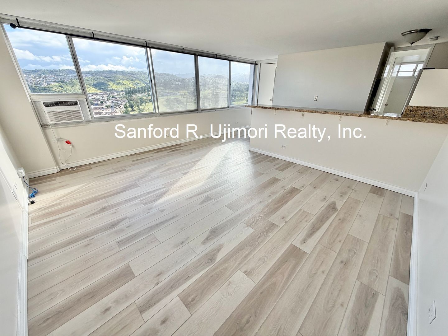 Aiea Apartment: 98-288 Kaonohi Street #2406