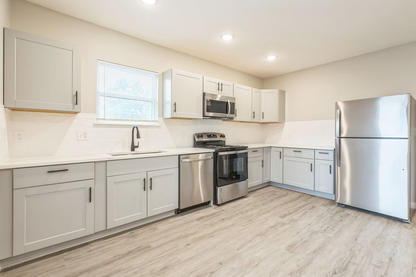 San Antonio Apartment: 1506 West Woodlawn Ave