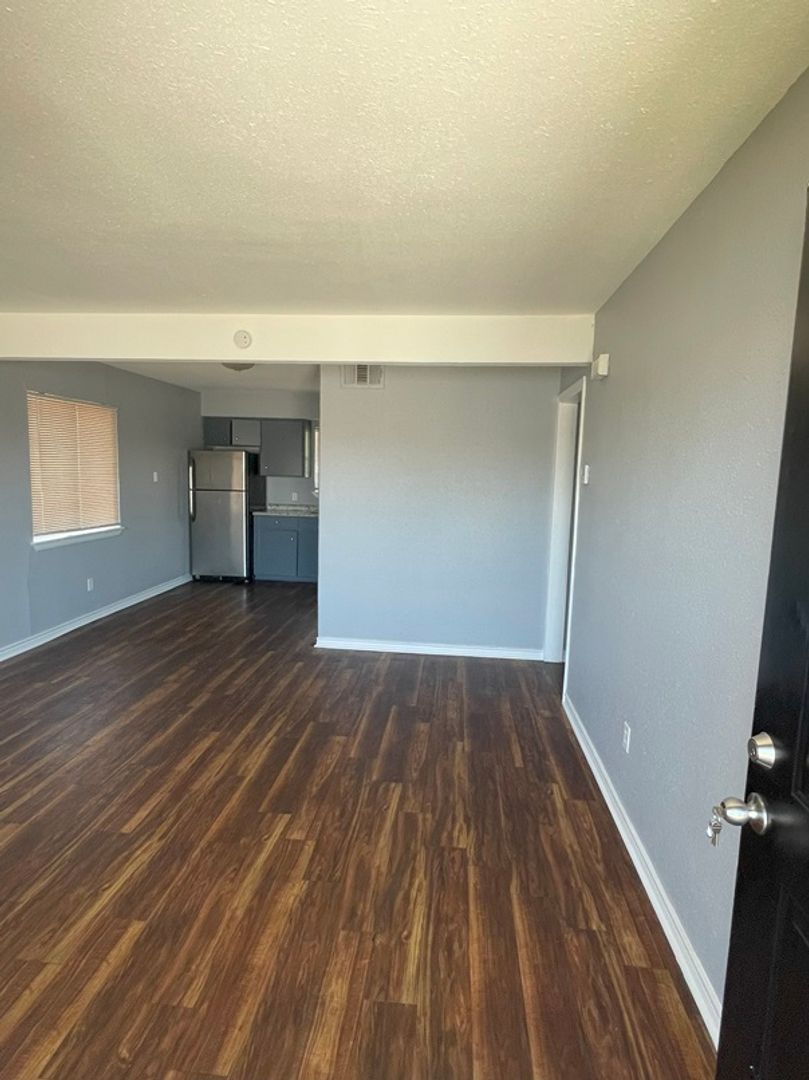 San Antonio Apartment: 102 Club Drive