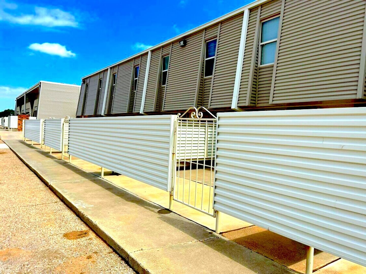 Sundown Apartment: 802 Matthews Ave