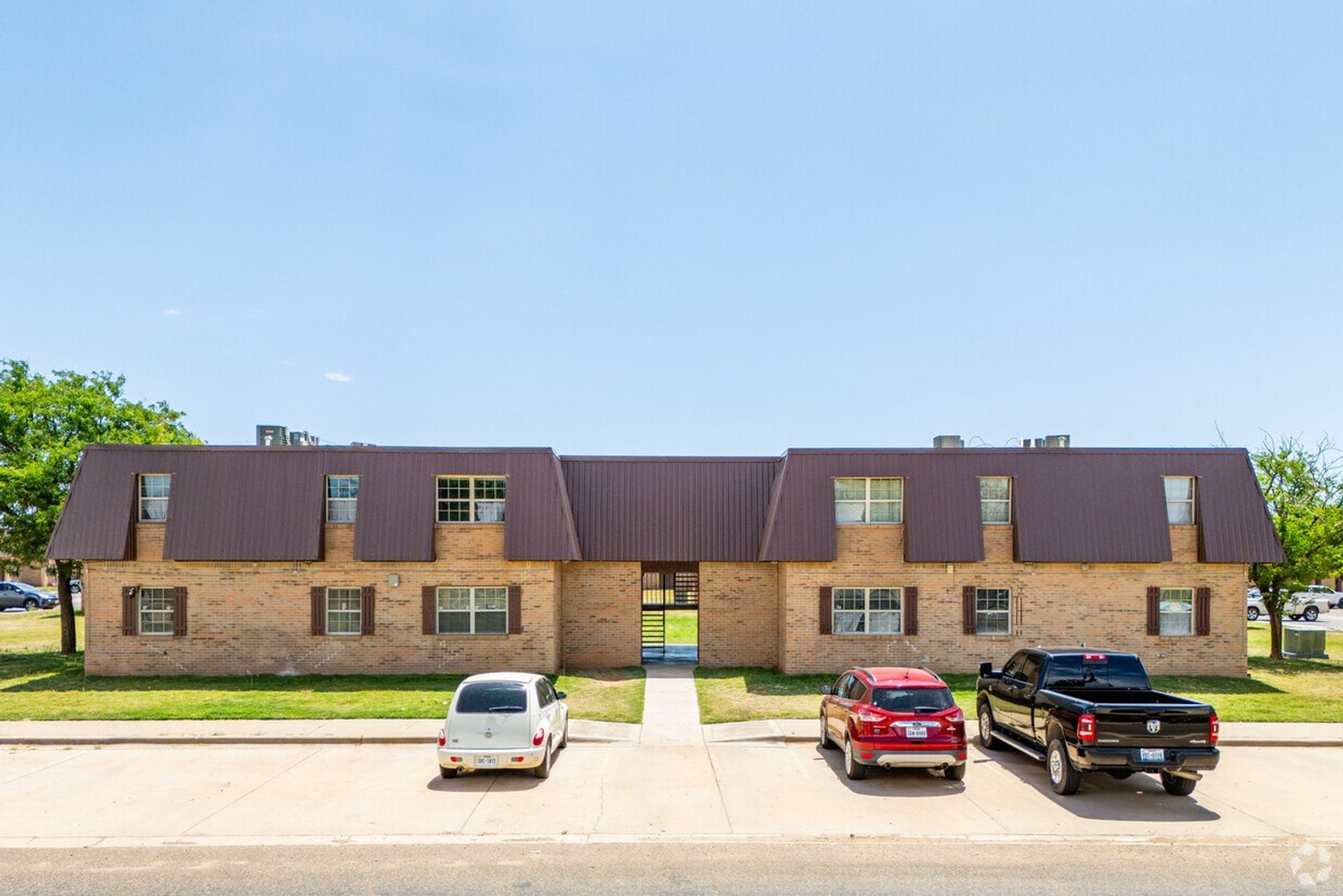 Levelland Apartment: 400 Cedar Ave