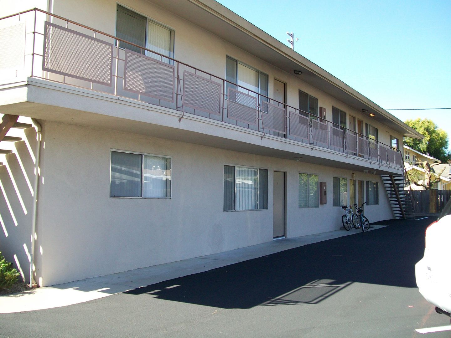 SAN LUIS OBISPO Apartment: 626 E. Foothill Blvd
