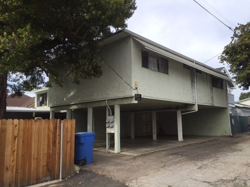 2 bedroom upstairs apartment near downtown! – photo 1