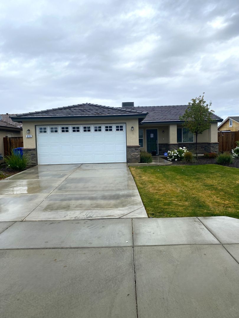 Bakersfield House: 618 Candia Ave.