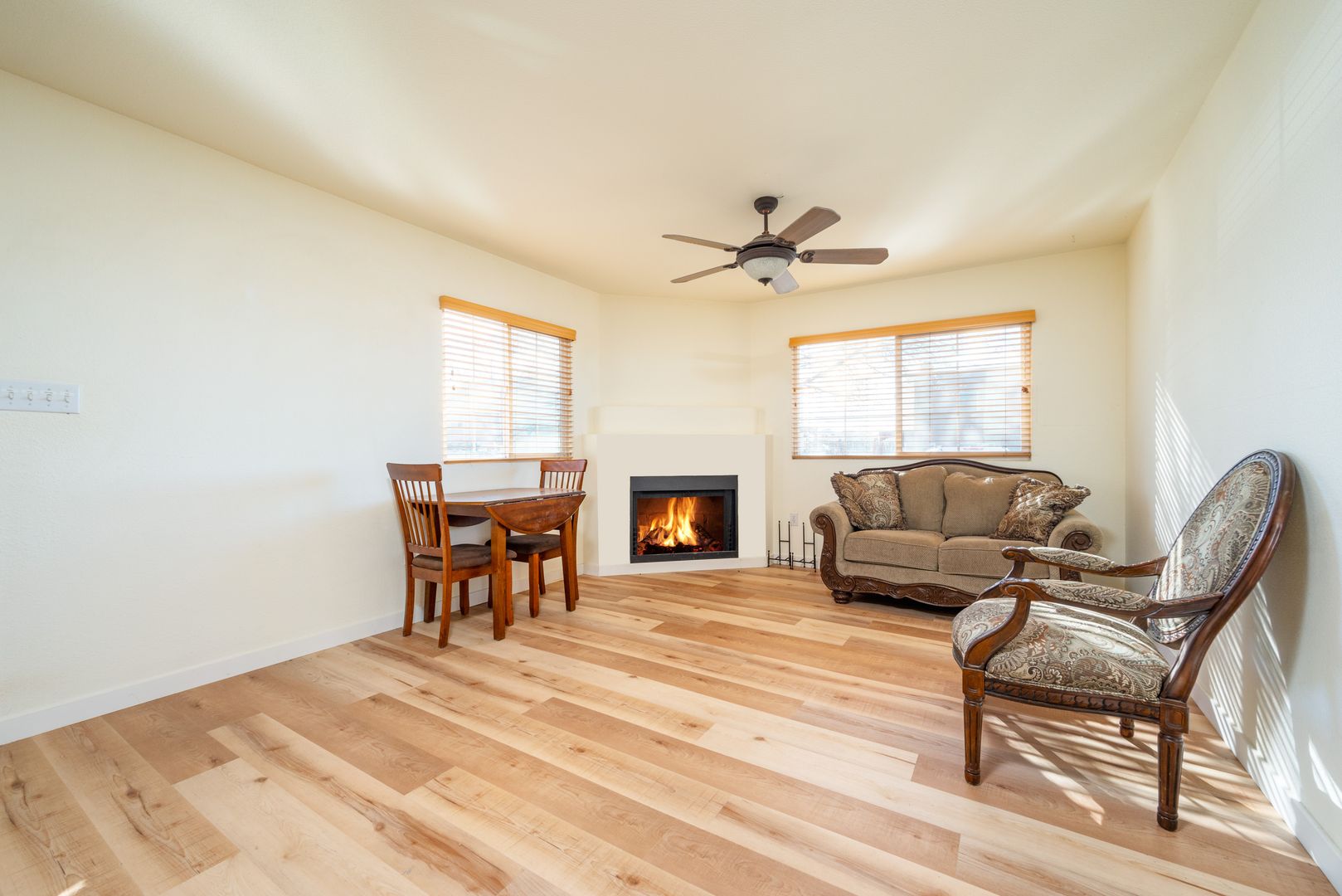 Available Now this Lovely One Bedroom Condo