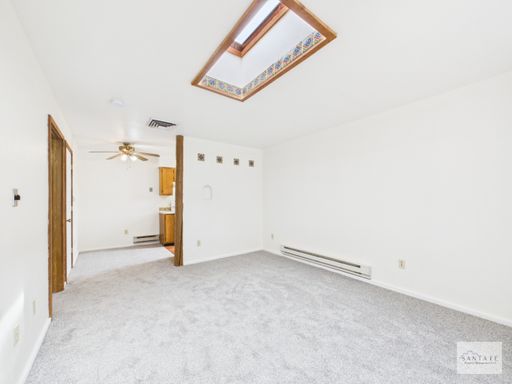 Upstairs One Bedroom Facing West Available Now! – photo 1