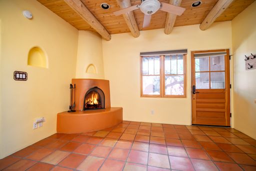 Downtown Private Condo Available Now! – photo 1
