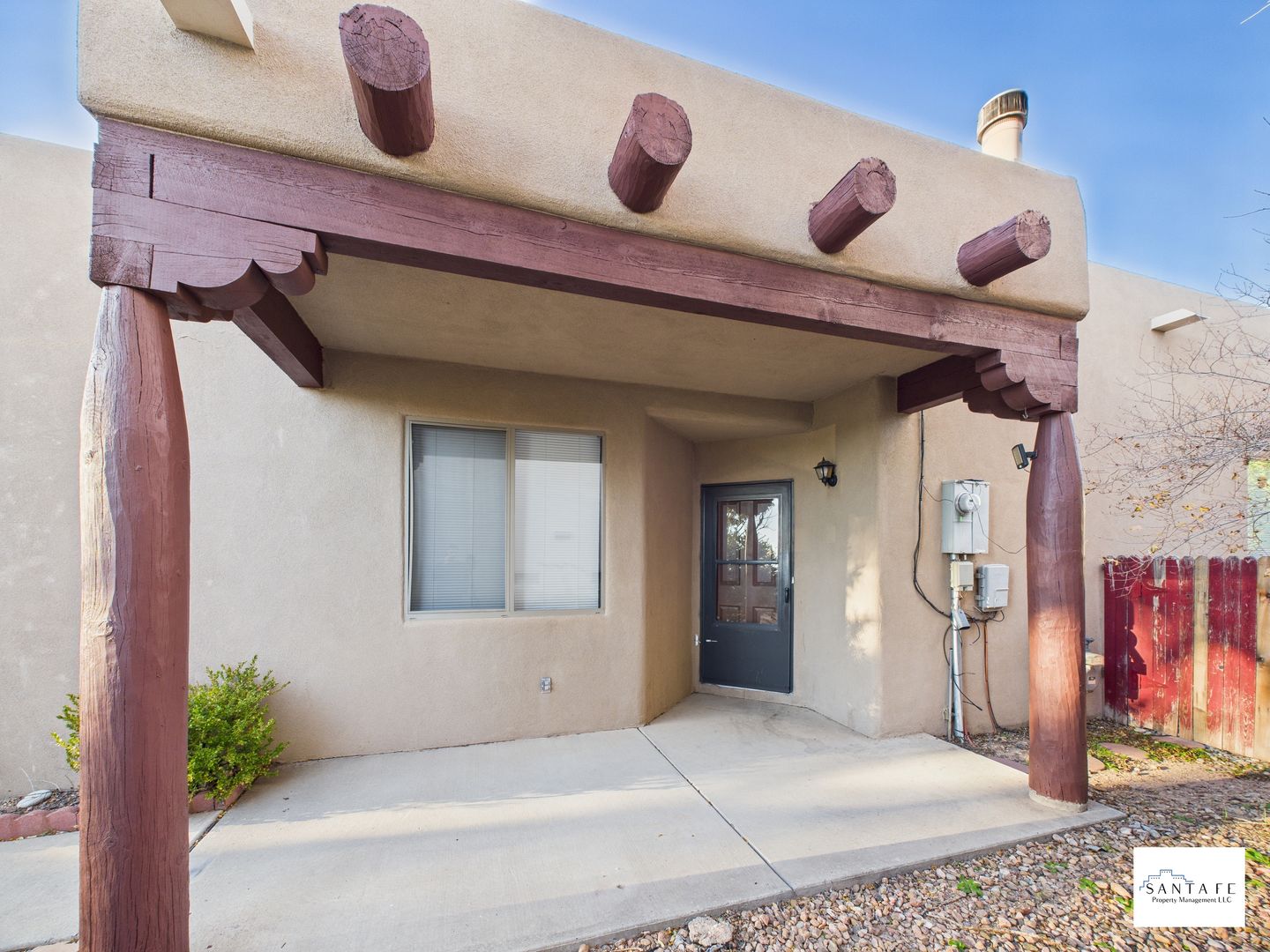 Santa Fe House: 4049 Los Milagros