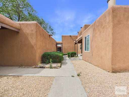 Newly Remodeled Two Bedroom One Bathroom Available Now! – photo 1