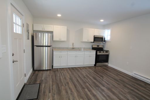 FREE 1 MONTH RENT!! Beautifully remodeled and completed 1 bedroom apartment.