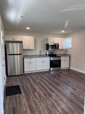 FREE 1 MONTH RENT!! Beautifully remodeled and completed 1 bedroom