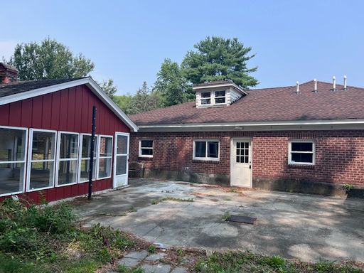 Large 4 bedroom, 2 1/2 bath home for rent in Ravena, NY on Rt 9W