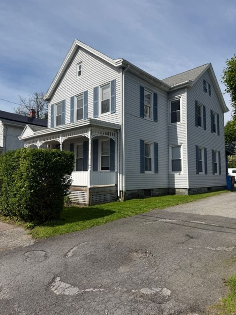 Kingston Apartment: 13 2nd Ave.