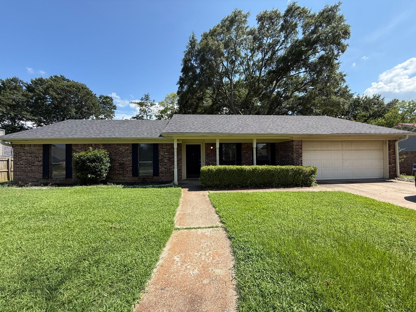 Longview House: 2016 Eden Dr