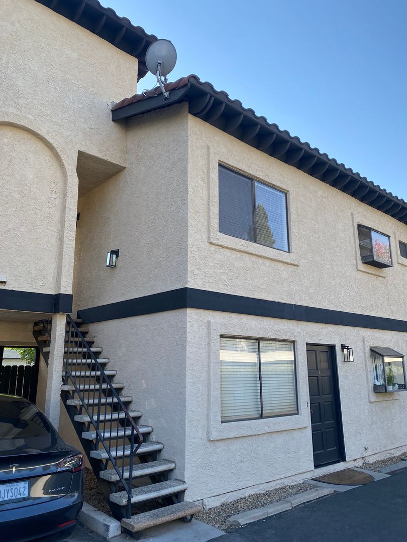 Simi Valley Apartment: 1829 Patricia Avenue