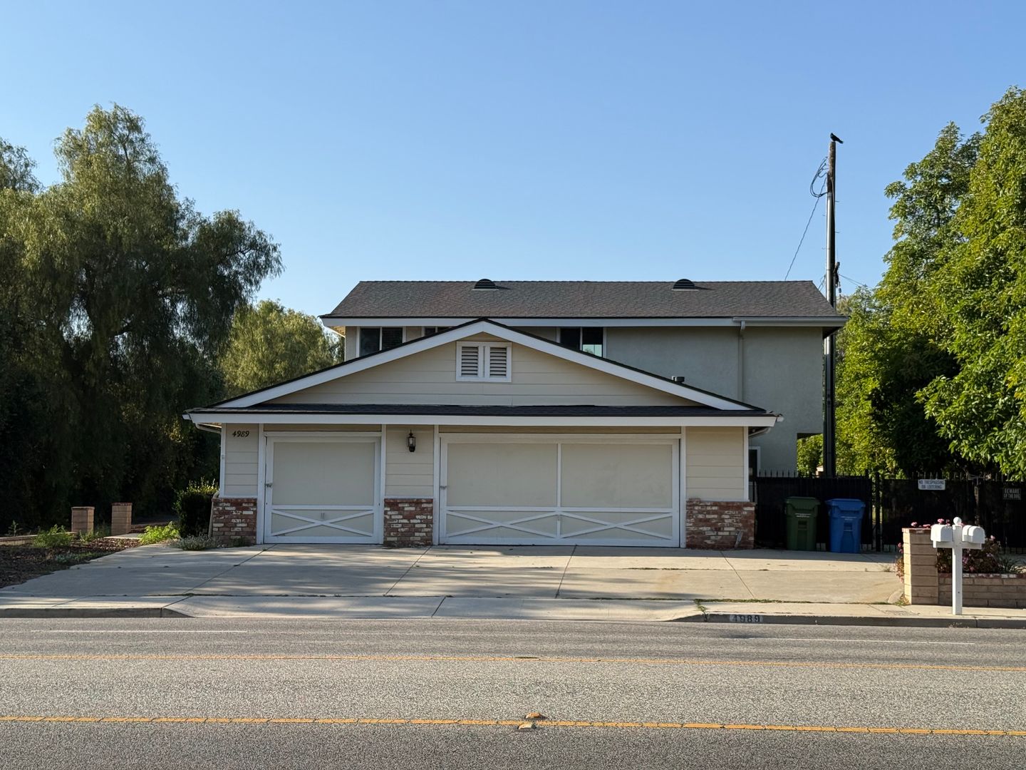 Simi Valley House: 4989 E Cochran St