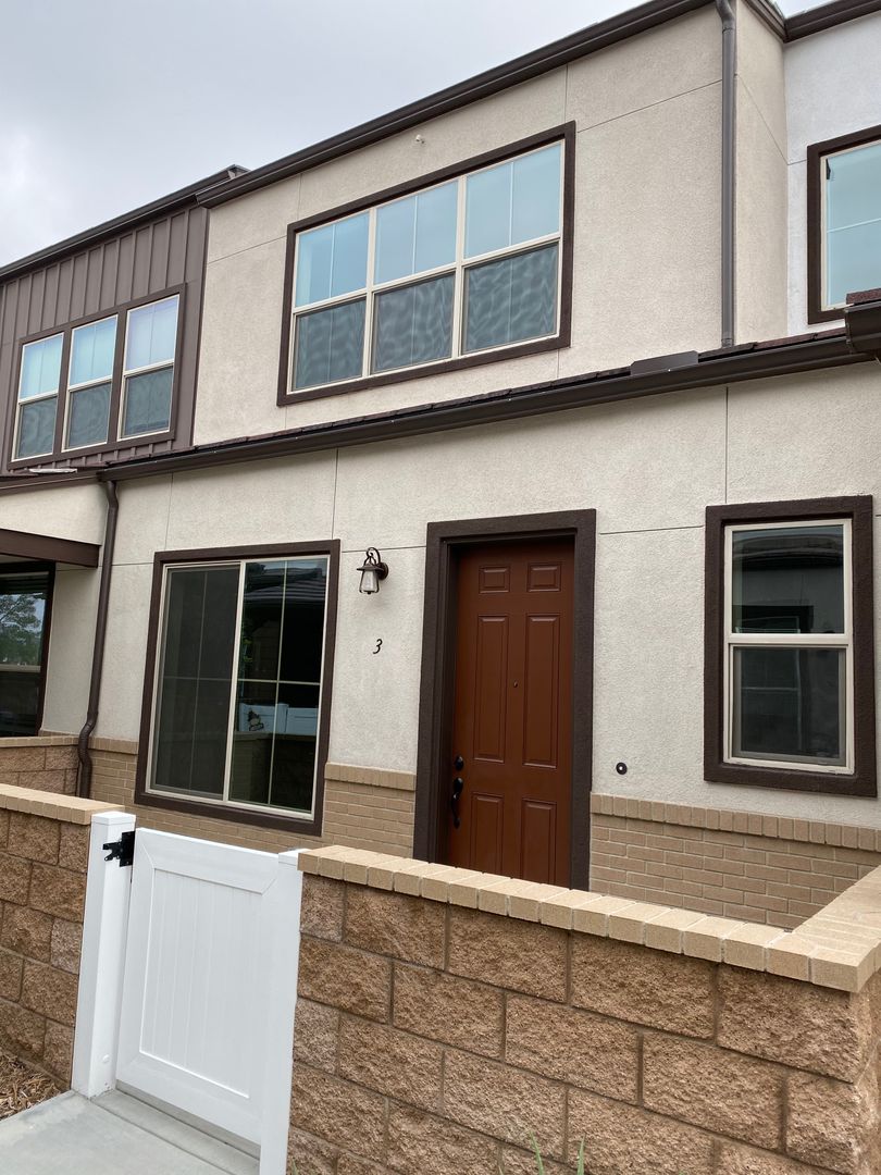 Simi Valley House: 105 Red Brick #3