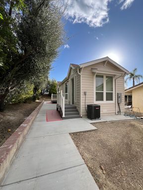 1 bed, 1 bath ADU – photo 1