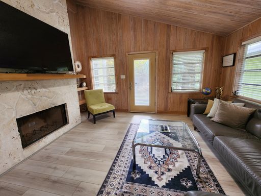 5 star Airbnb Home 2 Bedroom 2 Bath --Individual leases August 2026 – photo 1