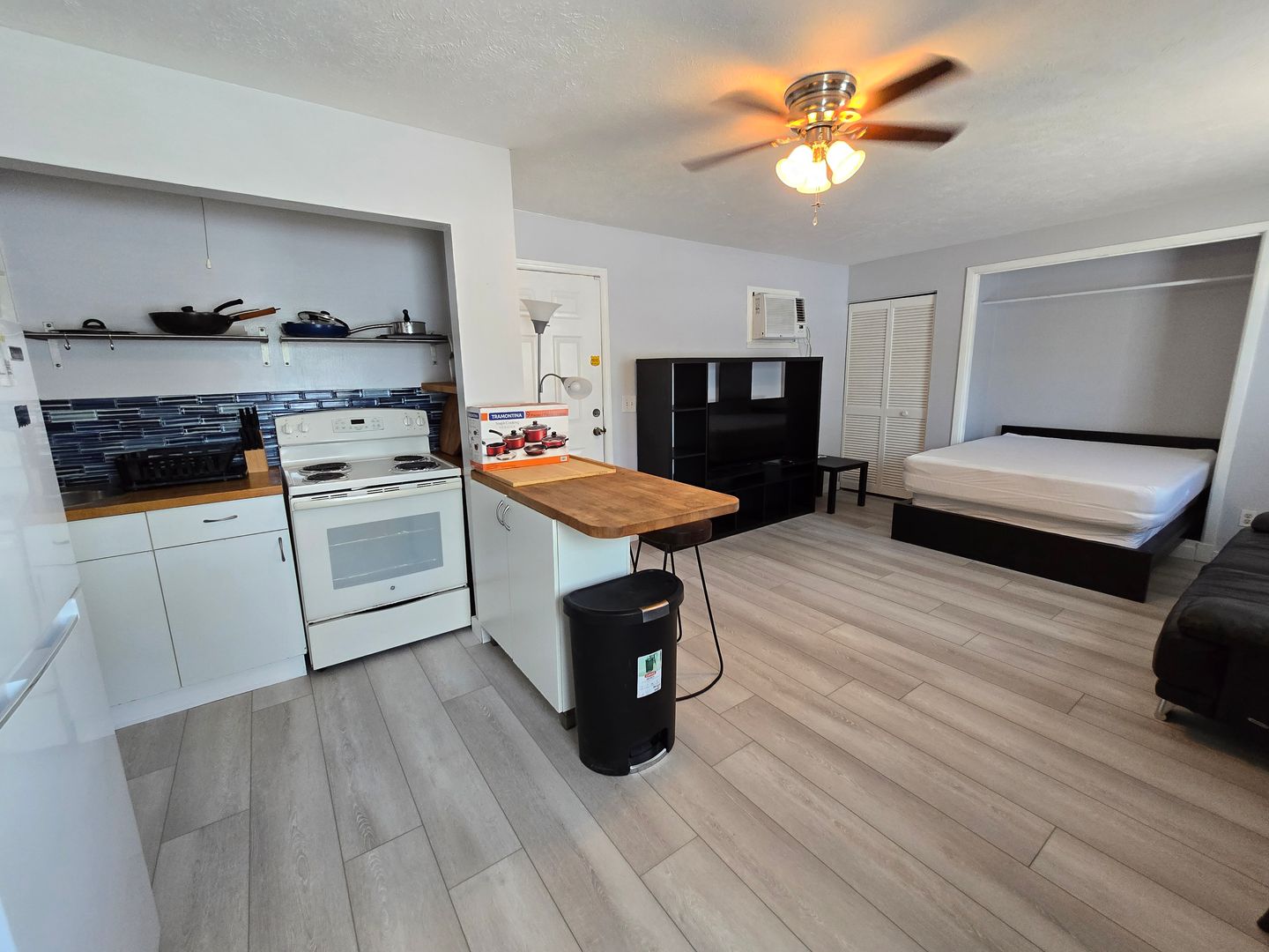 Sarasota Apartment: 1014 Mecca Drive