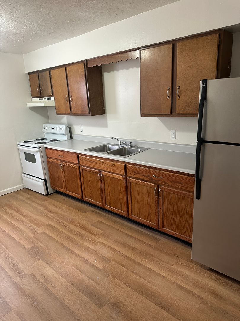 Struthers Apartment: 430 9th Street