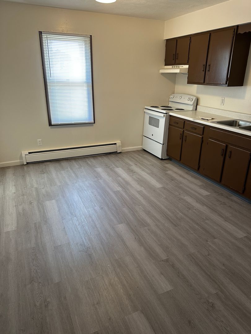 Struthers Apartment: 430 9th Street