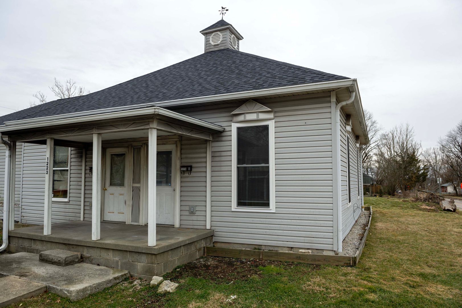 Bloomington Apartment: 1223 W 11th St