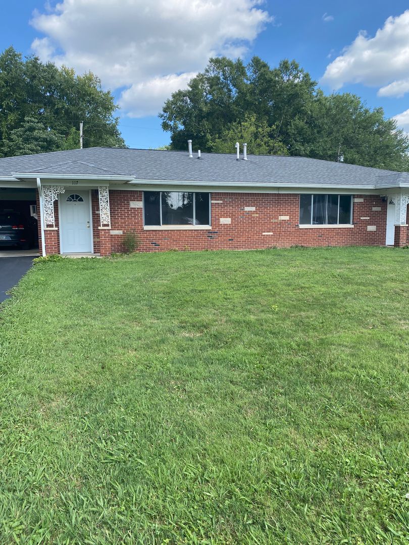 Bloomington Apartment: 108-205 S Yancy Ln