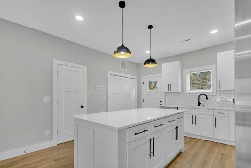 Listing photo thumbnail