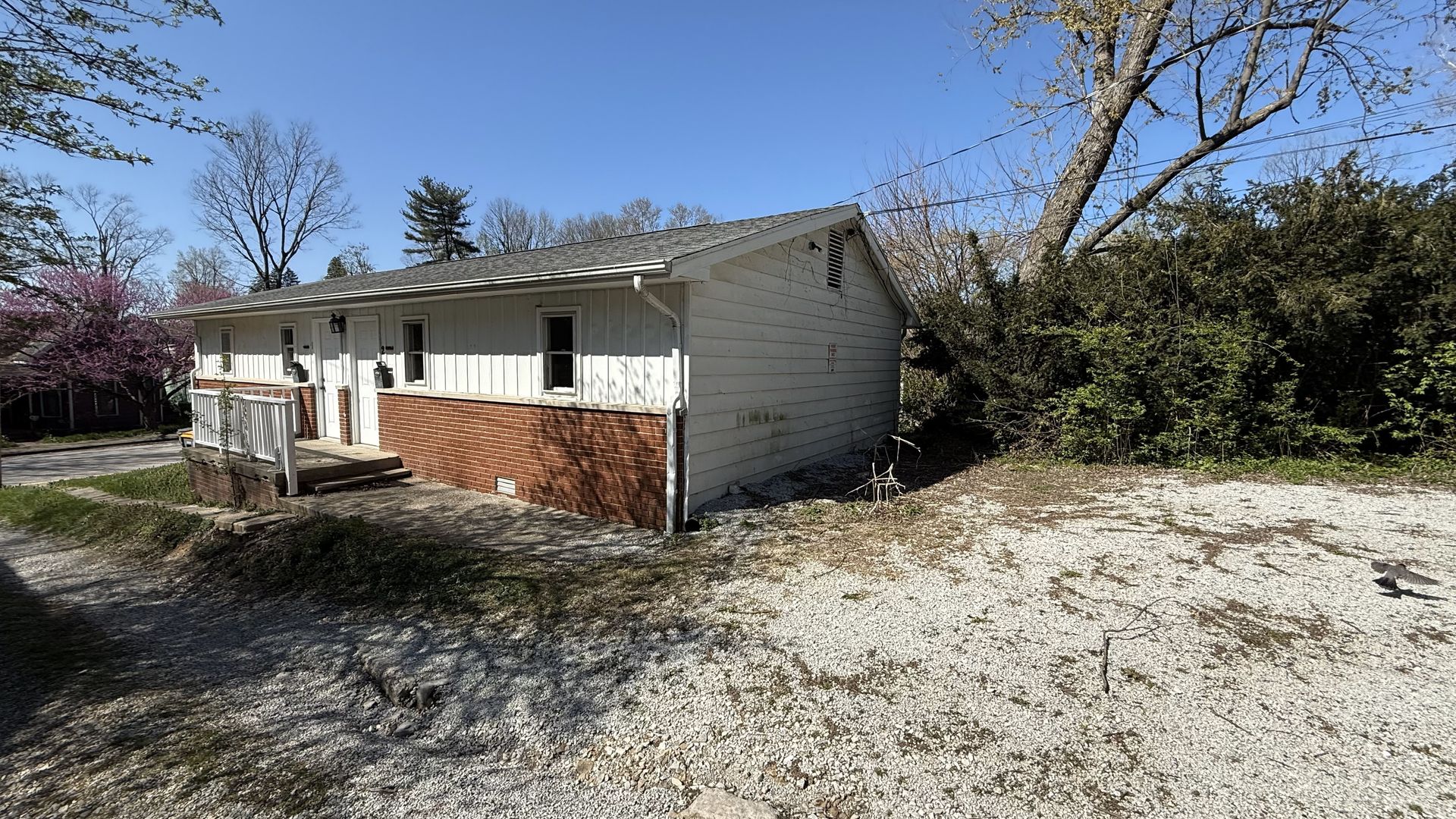 Bloomington Apartment: 1020 W 6th St