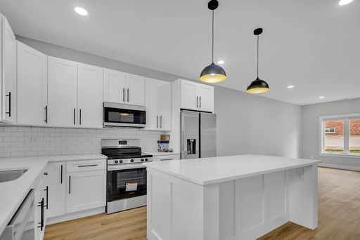 Listing photo thumbnail